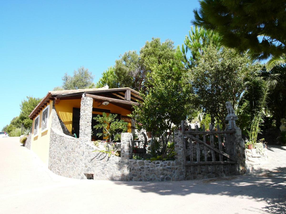 B&B Il Giardino Arbus Buitenkant foto